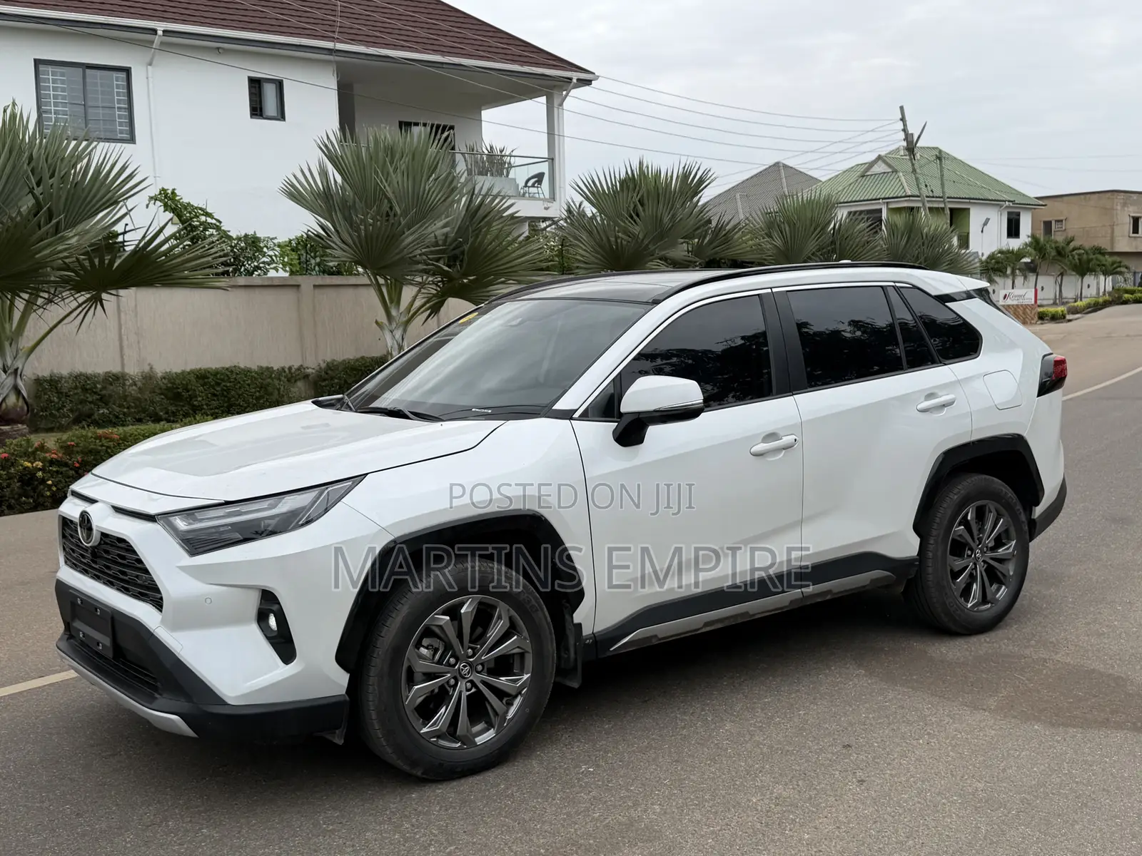 Toyota RAV4 XLE FWD 2024 White