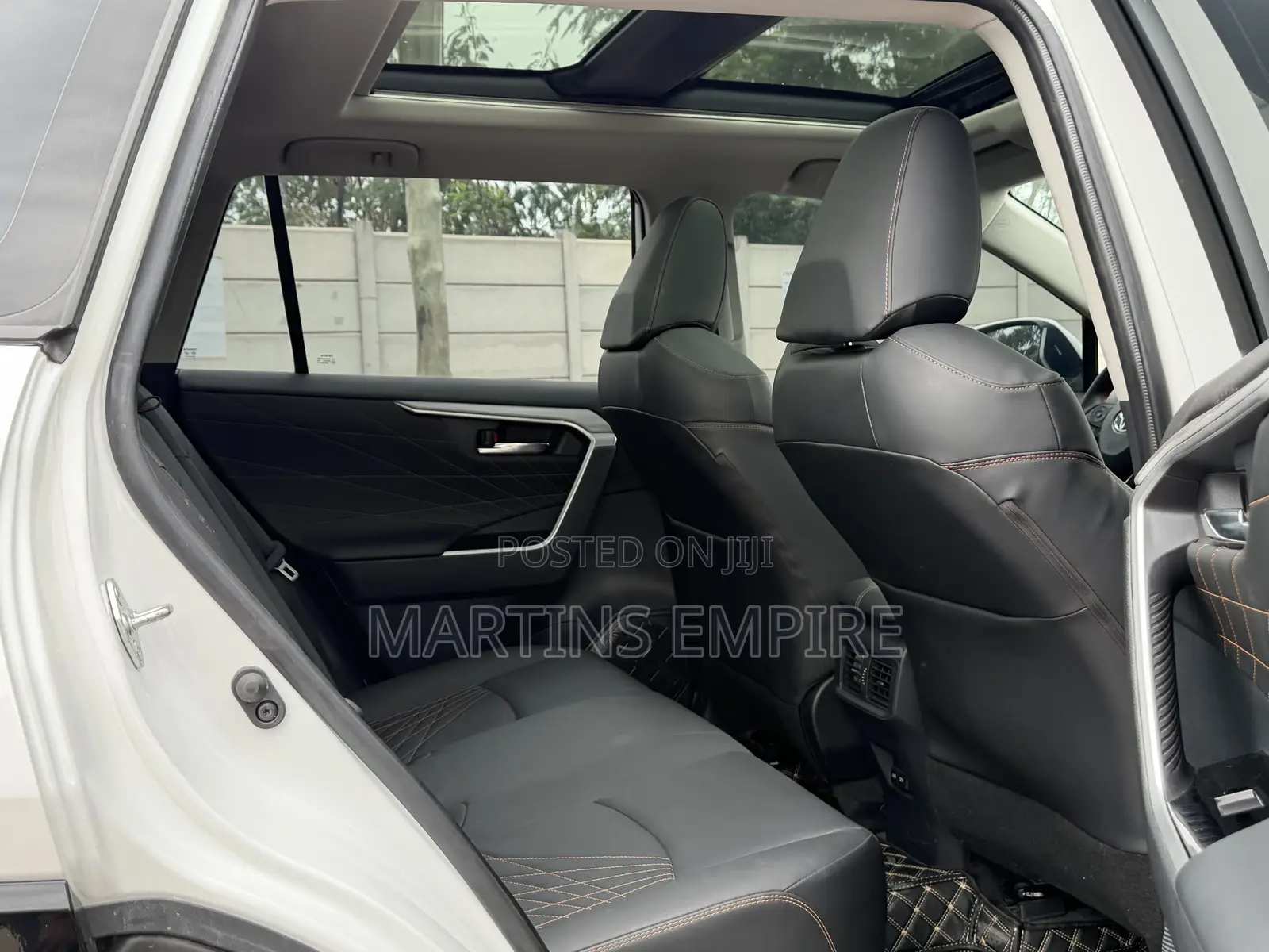 Toyota RAV4 XLE FWD 2024 White