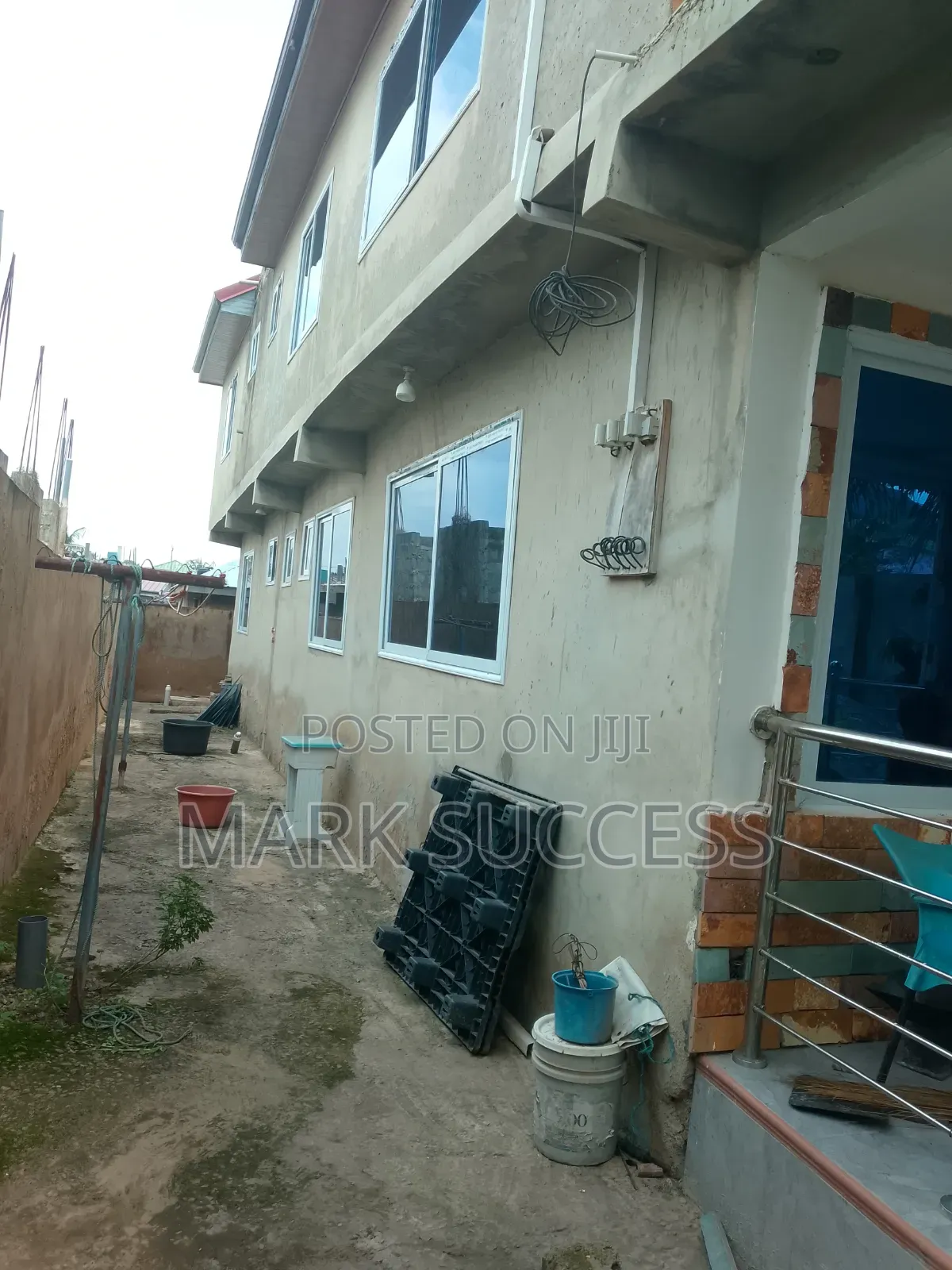 6bdrm House in Pokuase for sale