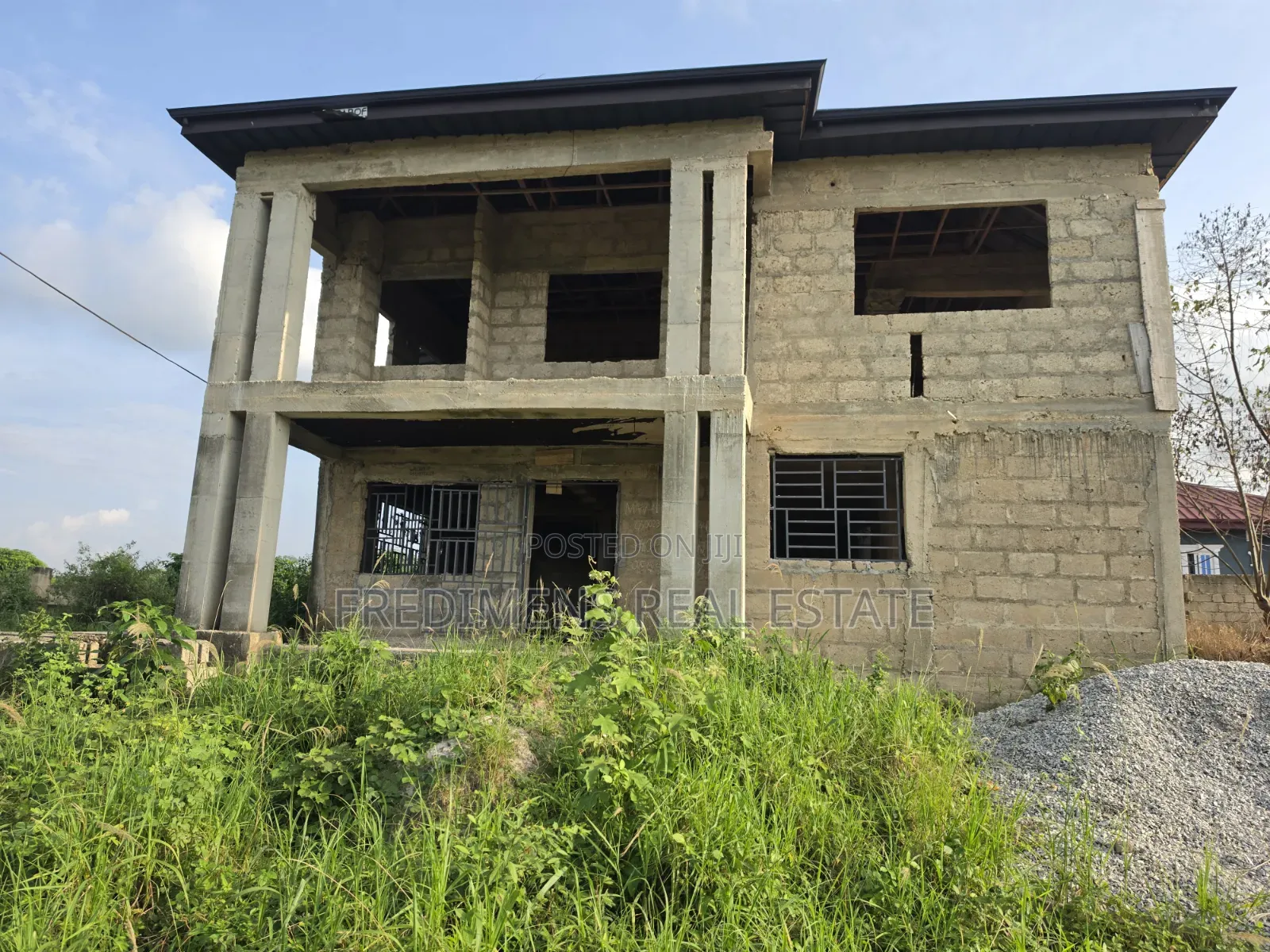 5bdrm House in Fredimens Real, Kwabre for sale