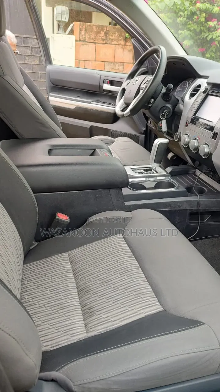 Toyota Tundra Limited 5.7L V8 4x2 Double Cab 6.6 ft. box 145.7 in. WB Gray