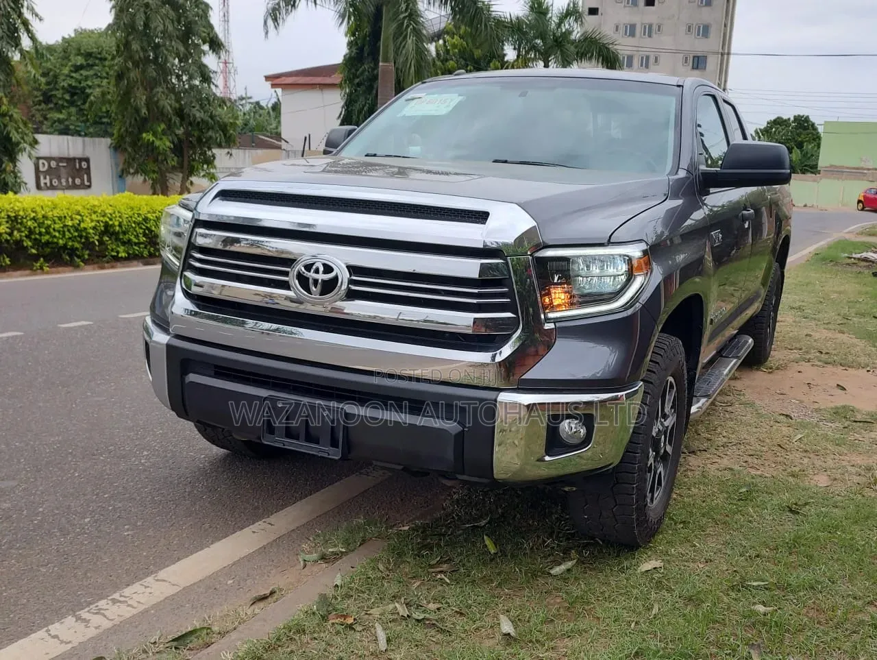 Toyota Tundra Limited 5.7L V8 4x2 Double Cab 6.6 ft. box 145.7 in. WB Gray