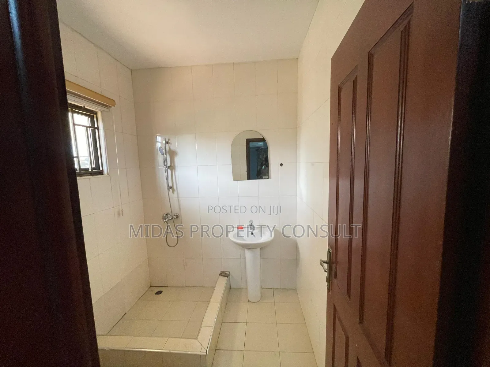 Furnished 3bdrm House in Devtraco Estate, Community 25 for rent
