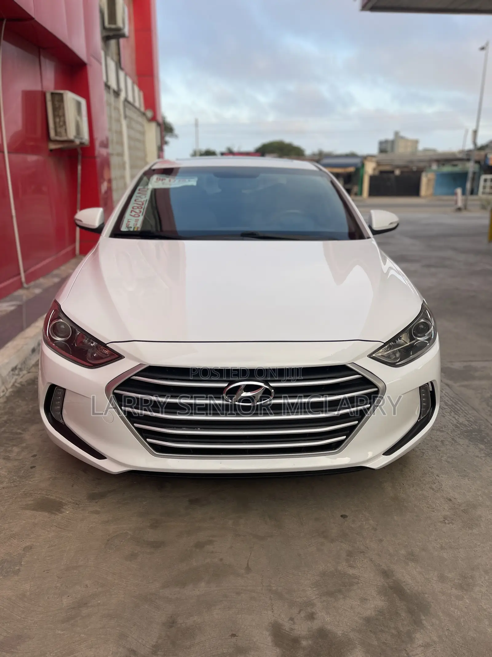 Hyundai Elantra Limited Sedan FWD (2.0L 4cyl 6A) 2017 White