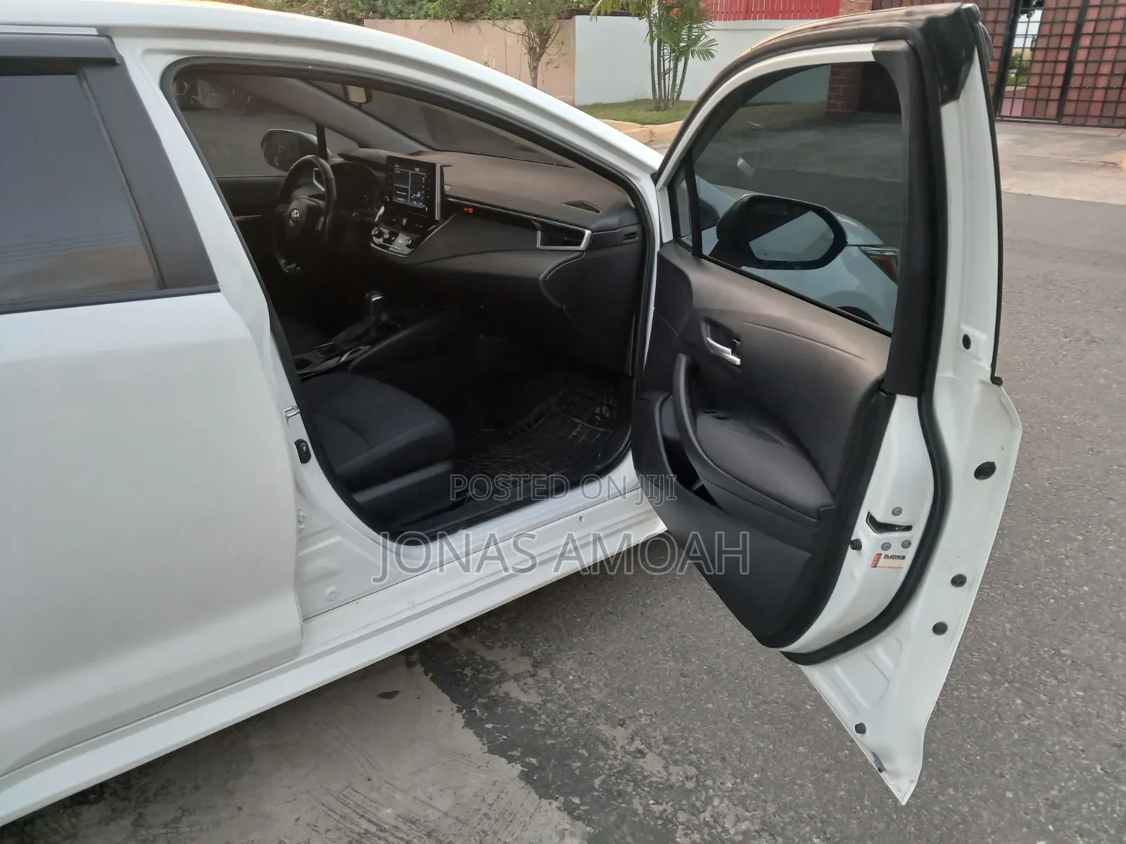 Toyota Corolla SE 2021 White