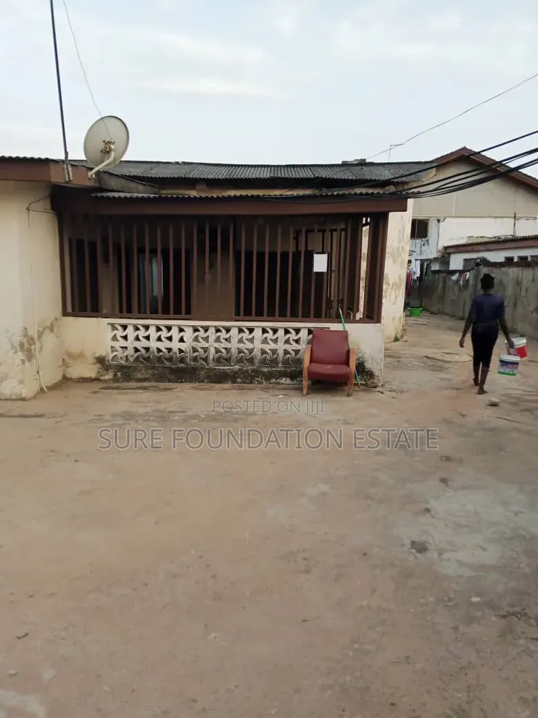 7bdrm House in Dansoman for sale