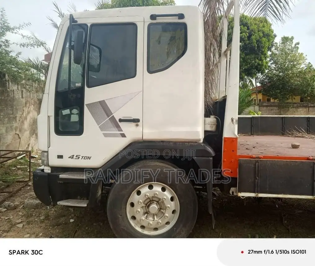 Daewoo Novus Heavy-Duty Commercial Truck