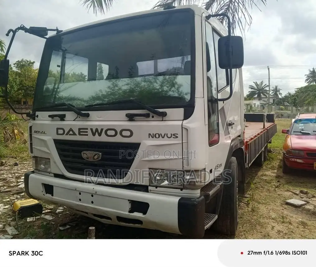 Daewoo Novus Heavy-Duty Commercial Truck