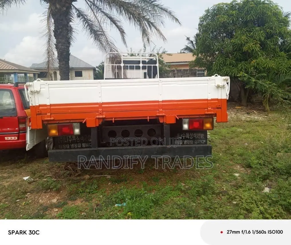 Daewoo Novus Heavy-Duty Commercial Truck