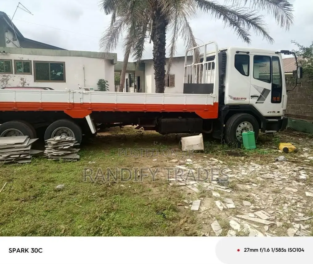 Daewoo Novus Heavy-Duty Commercial Truck
