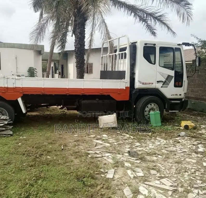 Daewoo Novus Heavy-Duty Commercial Truck