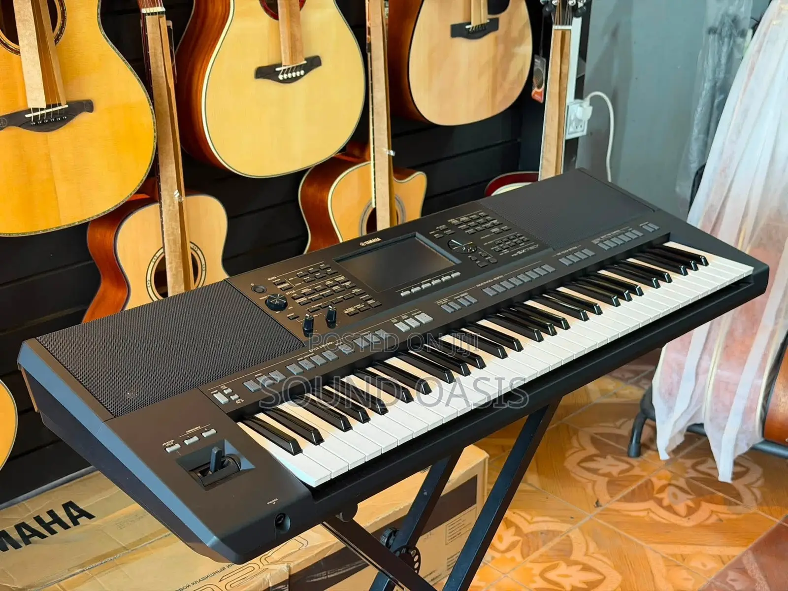 Yamaha PSR-SX720+ 61-Key Arranger Keyboard
