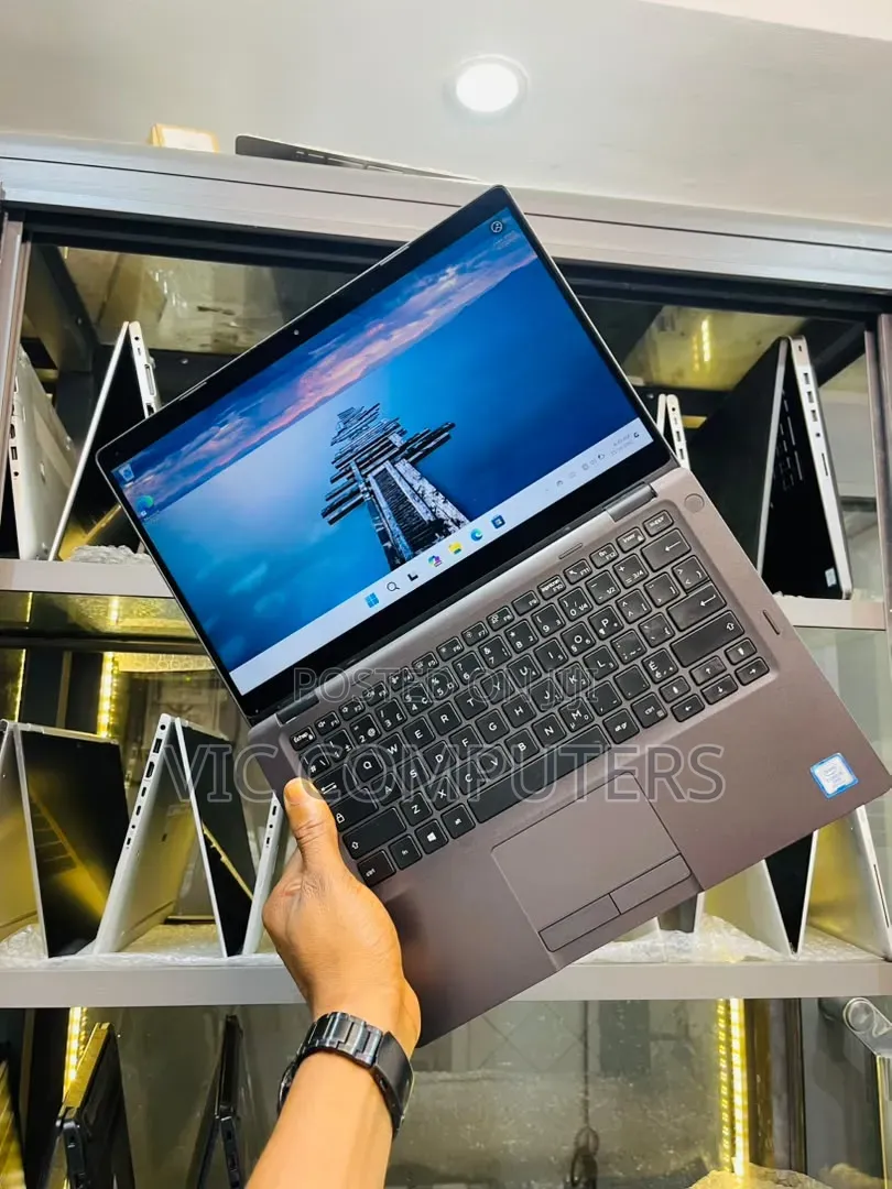 Laptop Dell Latitude 5300 2-in-1 8GB Intel Core i5 SSD 256GB