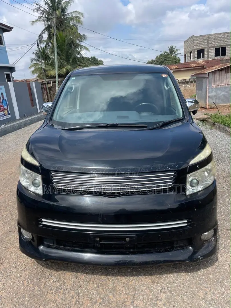 Toyota Voxy X 2WD 8-Seater 2012 Black