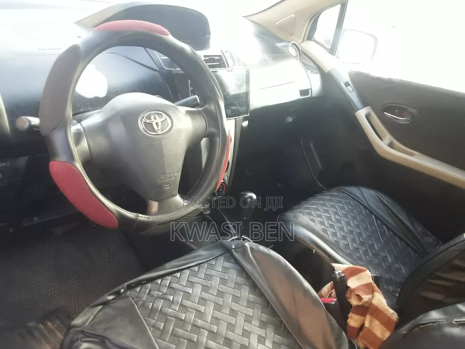 Toyota Vitz 2010 Black