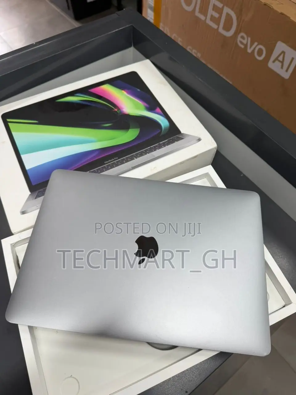 Laptop Apple MacBook Pro 2022 M2 8GB Apple M2 SSD 256GB