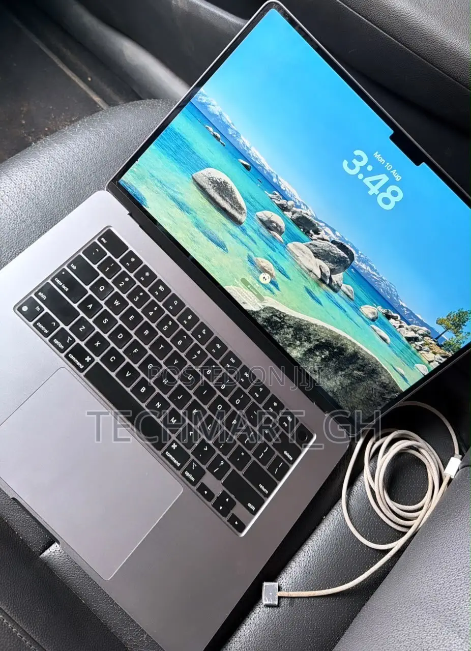 Laptop Apple MacBook Pro 2022 M2 8GB Apple M2 SSD 256GB
