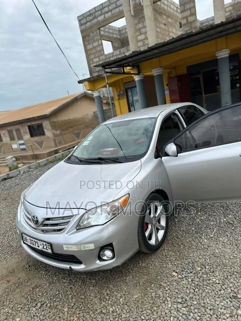 Toyota Corolla LE 4dr Sedan (1.8L 4cyl 4A) 2013 Silver