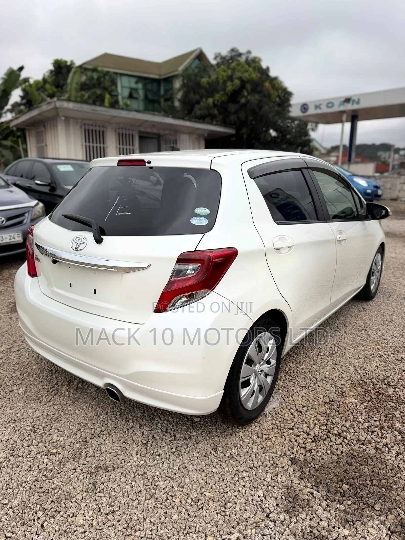 Toyota Vitz 1.5 FWD 3dr 2015 White