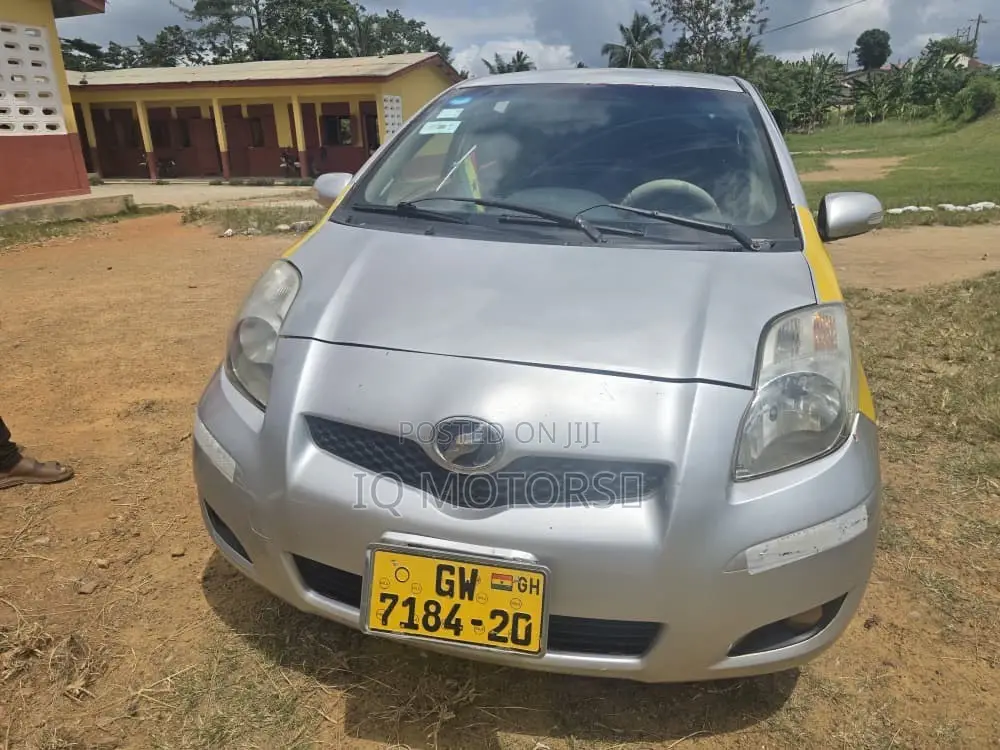 Toyota Vitz 1.0 FWD 3dr 2010 Silver