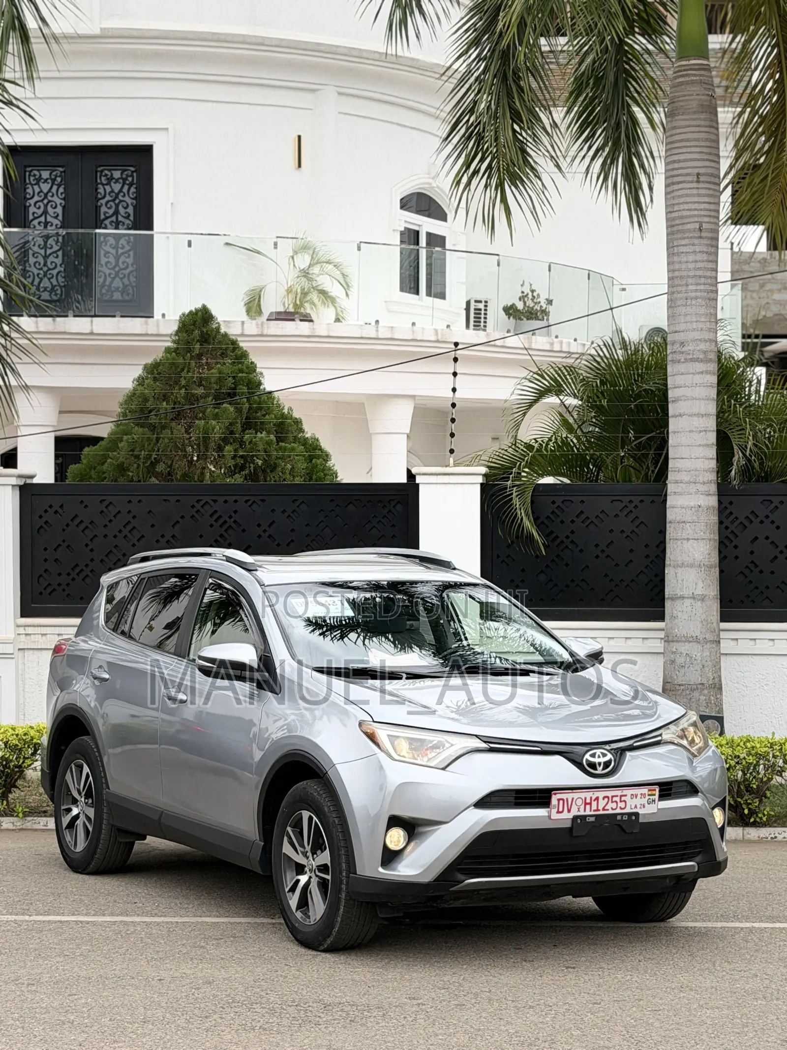 Toyota RAV4 XLE 4dr SUV AWD (2.5L 4cyl 6A) 2018 Silver