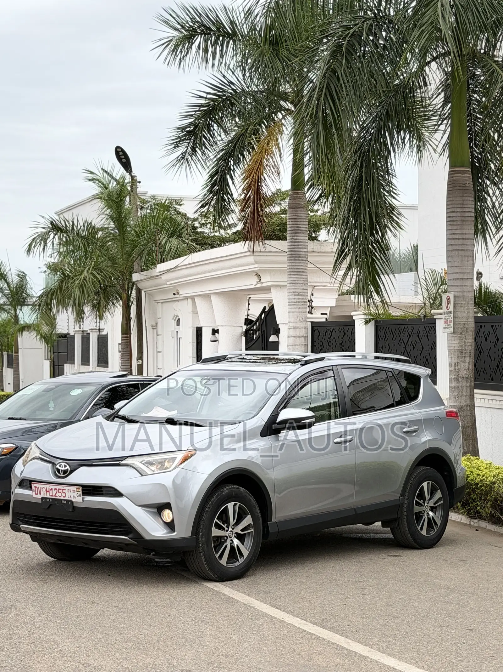 Toyota RAV4 XLE 4dr SUV AWD (2.5L 4cyl 6A) 2018 Silver