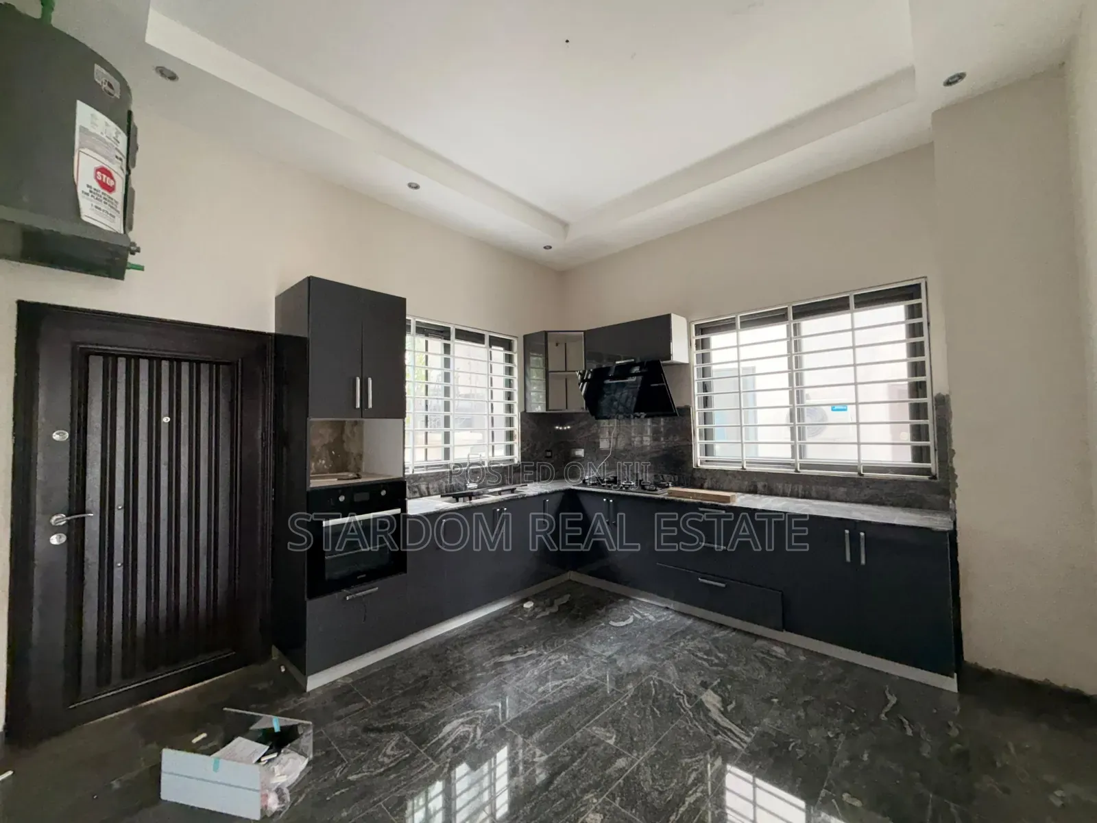 4bdrm Townhouse / Terrace in Adjiringanor, Ability for rent