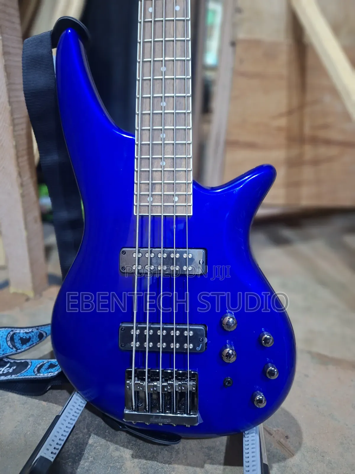 Jackson JS3V Bass Guitar 5 Strings for Rent