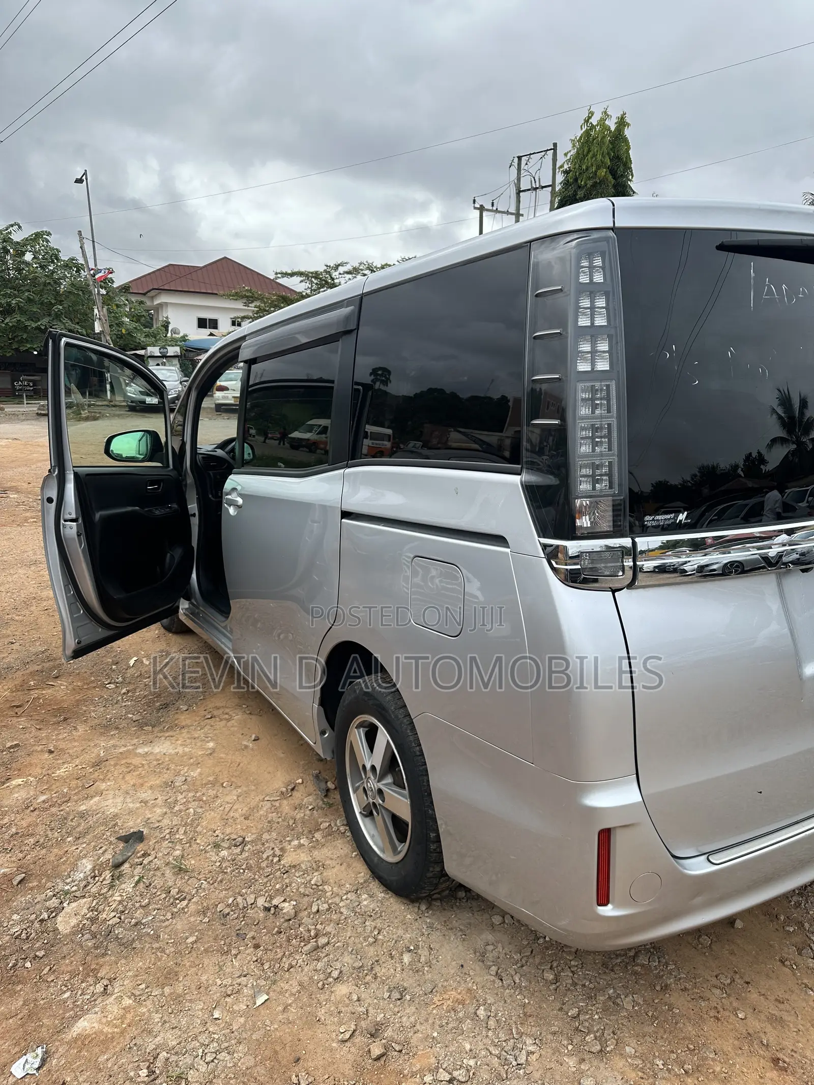 Toyota Voxy Hybrid ZS Kirameki 2WD 7-Seater 2017 Silver