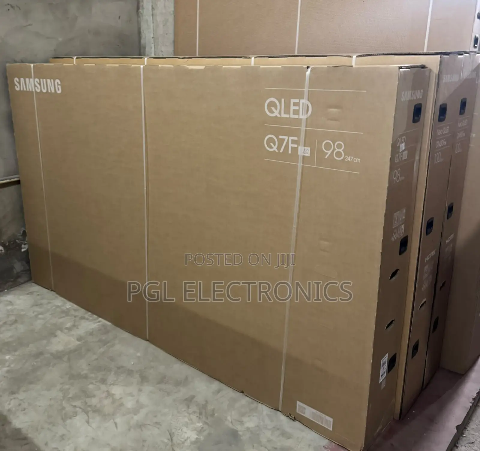 Samsung 98Q7F Massive 98-Inch QLED Smart TV. Vision AI
