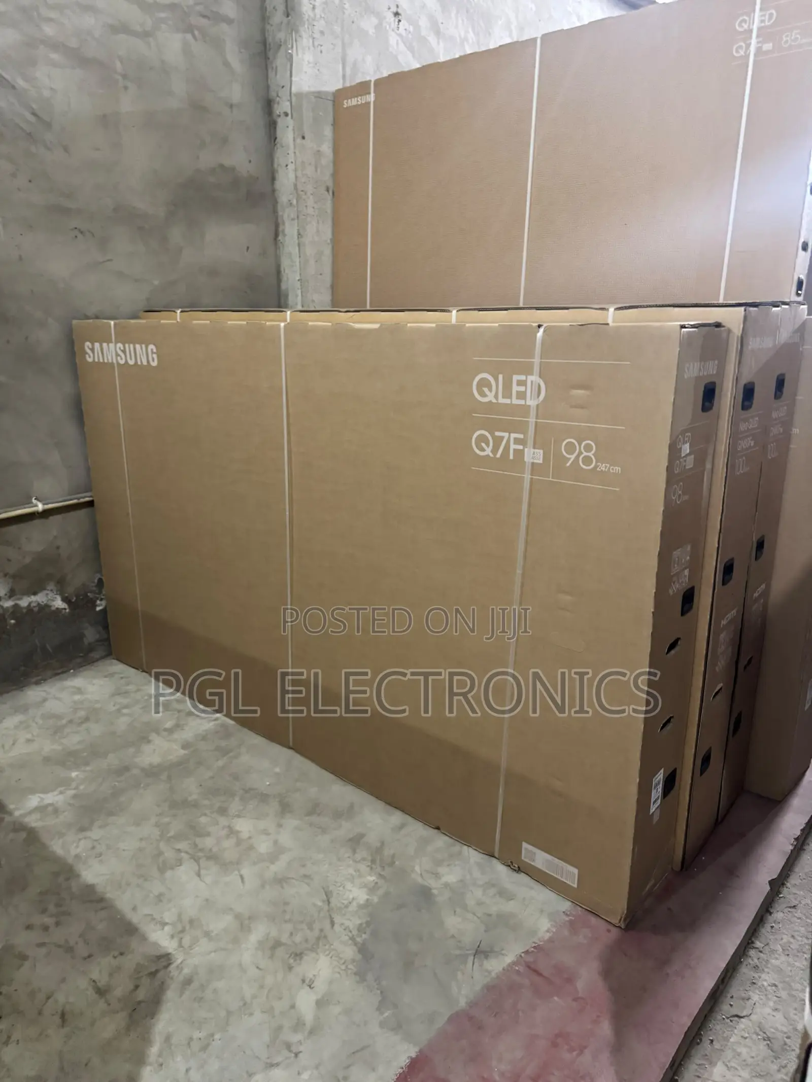 Samsung 98Q7F Massive 98-Inch QLED Smart TV. Vision AI