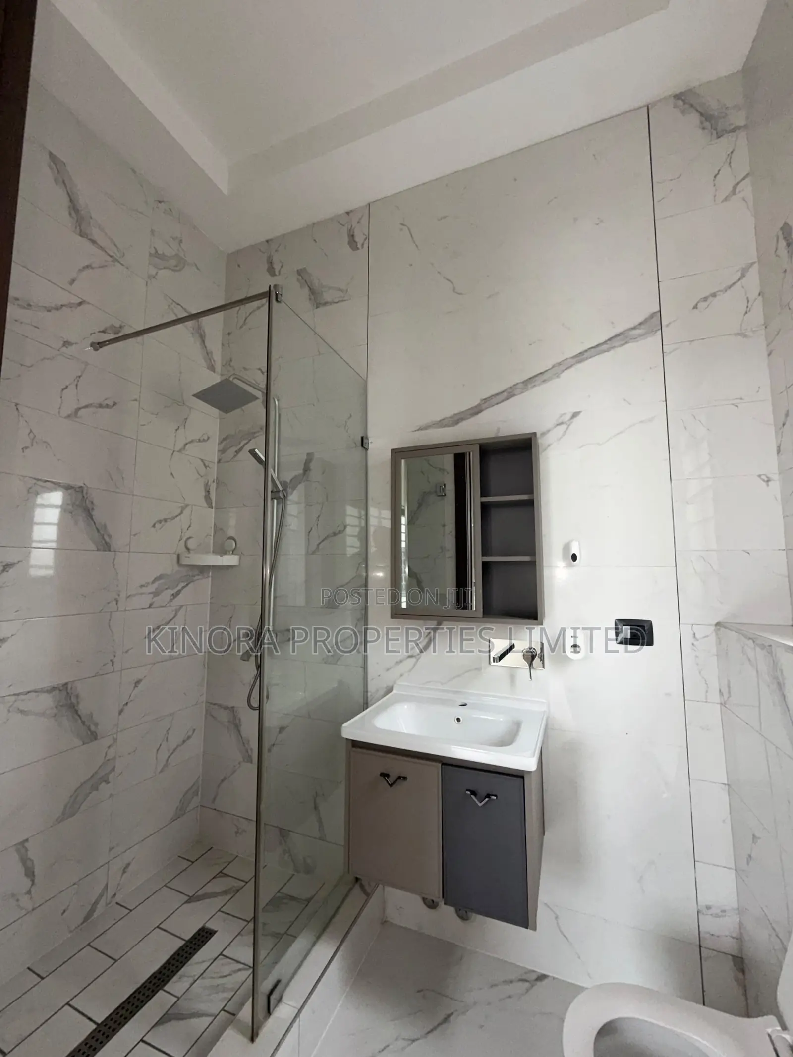 4bdrm Duplex in Adjiganor, Adjiriganor for rent