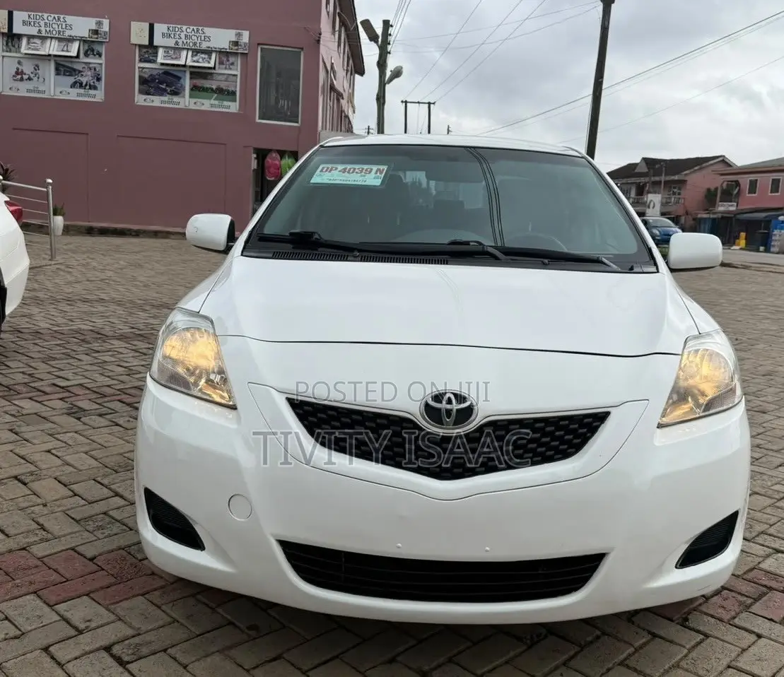 Toyota Yaris 2012 White