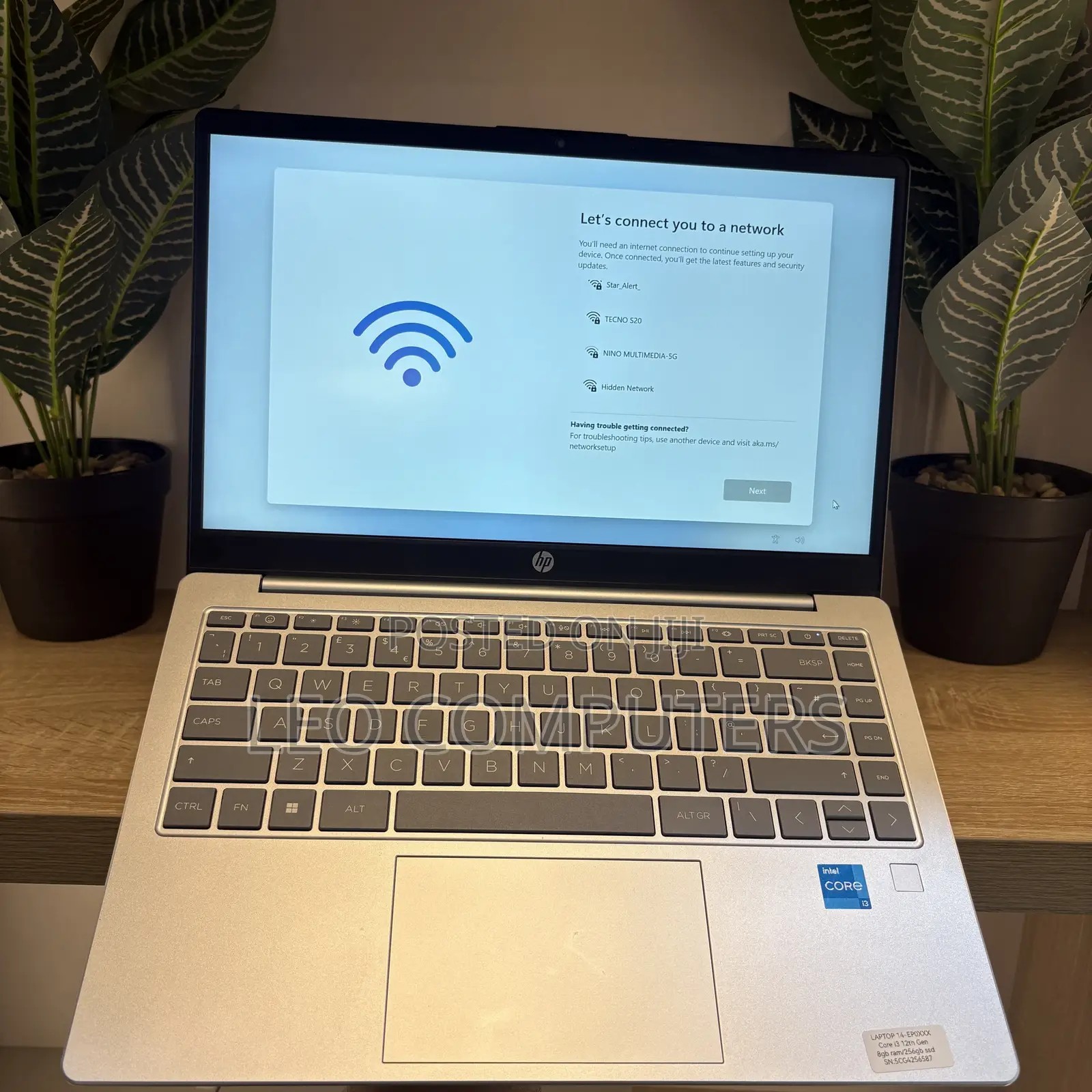 Laptop HP 14-ep0063 8GB Intel Core i3 SSD 256GB