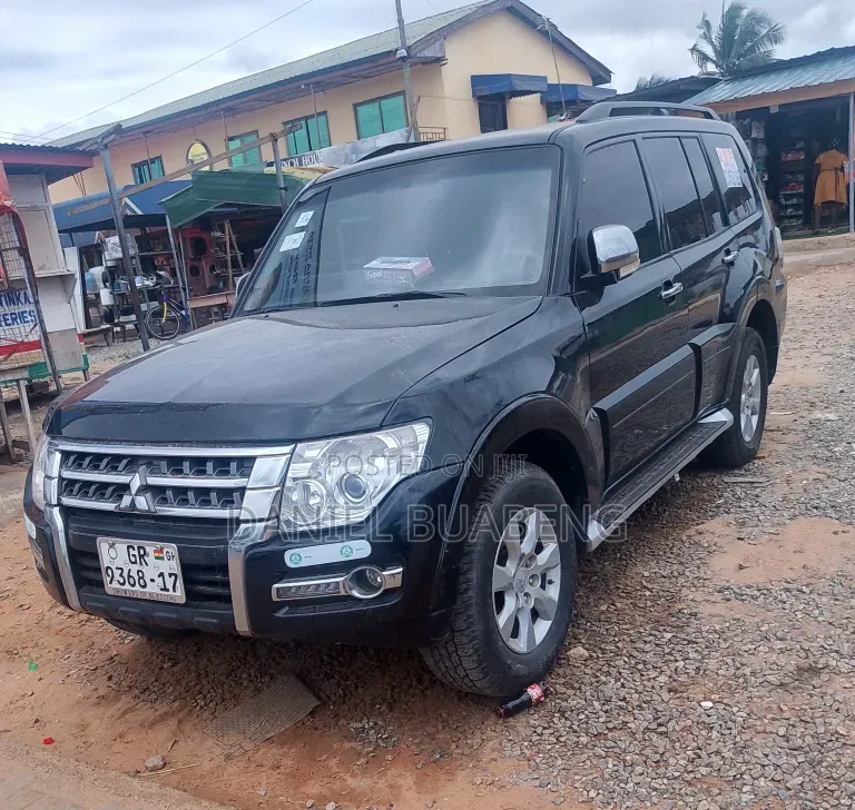 Mitsubishi Pajero 2016 Black