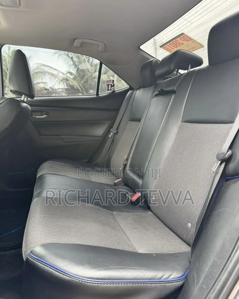 Toyota Corolla SE Special Edition 4dr Sedan (1.8L 4cyl CVT) 2017 Gray
