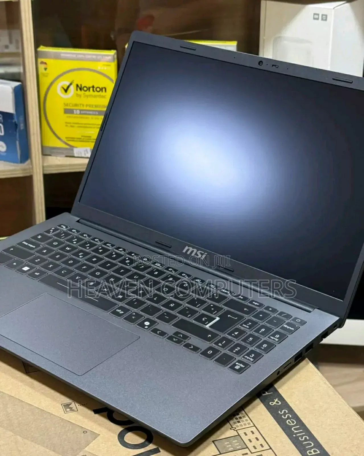 New Laptop MSI CR610 16GB Intel Core Ultra 7 SSD 1T