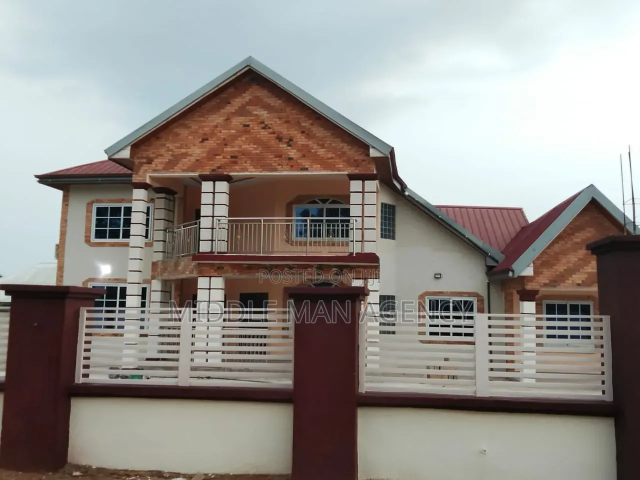 Furnished 7bdrm House in Middle Man Agency, Ejisu-Juaben Municipal