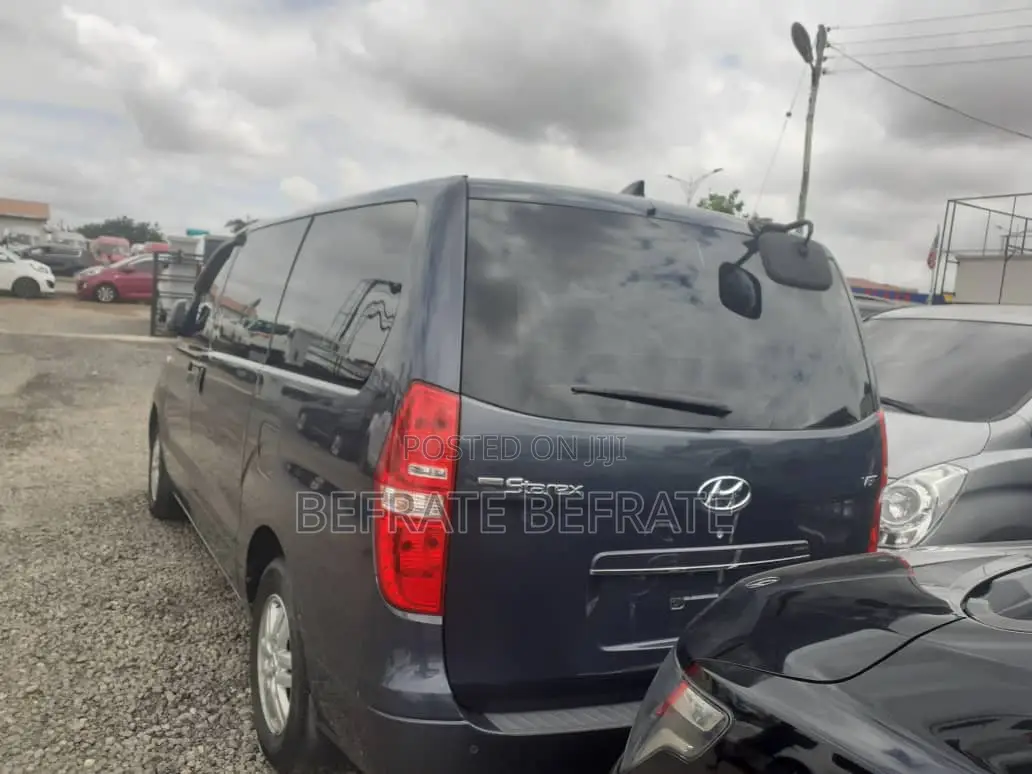 Hyundai Starex 2013 Blue