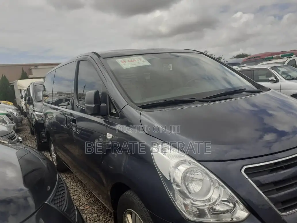 Hyundai Starex 2013 Blue