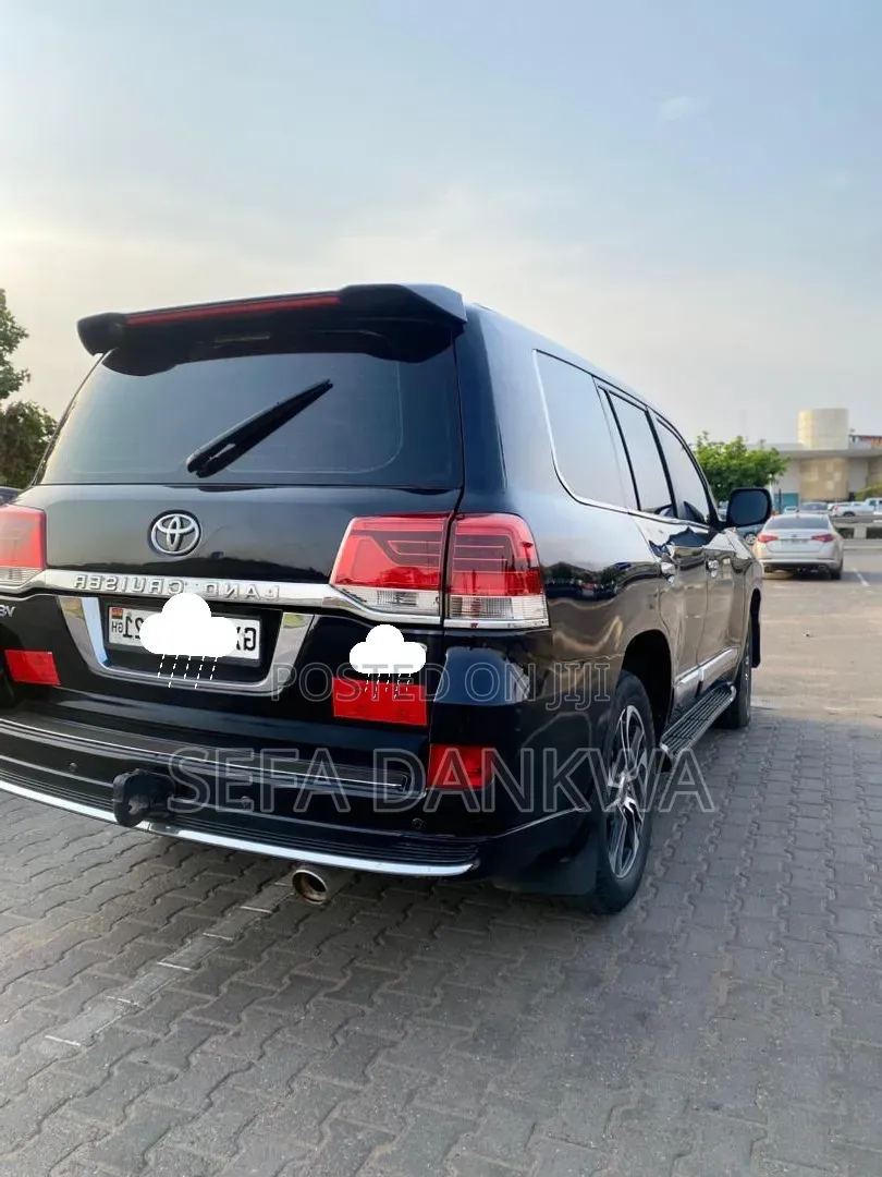 Toyota Land Cruiser 5.7 V8 2014 Black