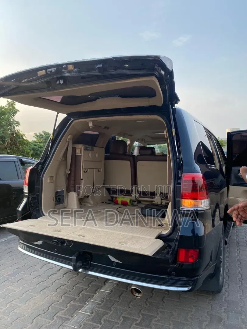 Toyota Land Cruiser 5.7 V8 2014 Black