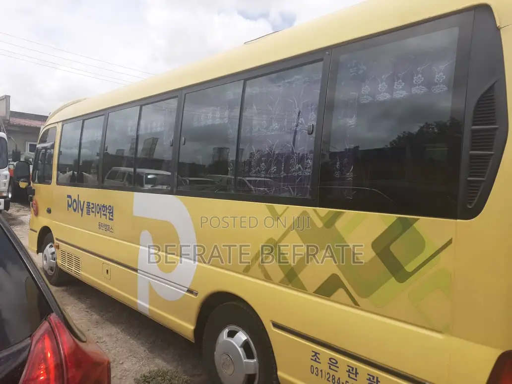 Hyundai County 2015 Yellow