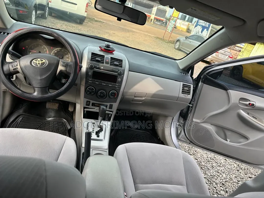 Toyota Corolla 2012 Silver