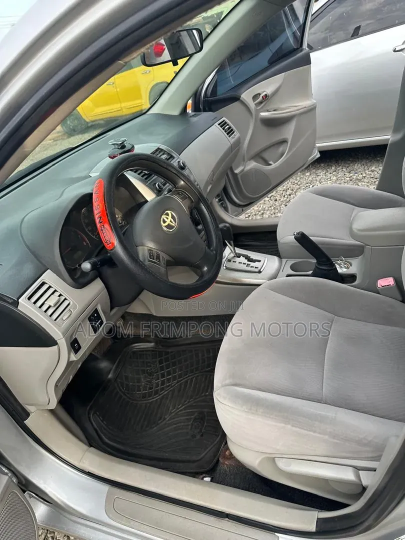 Toyota Corolla 2012 Silver