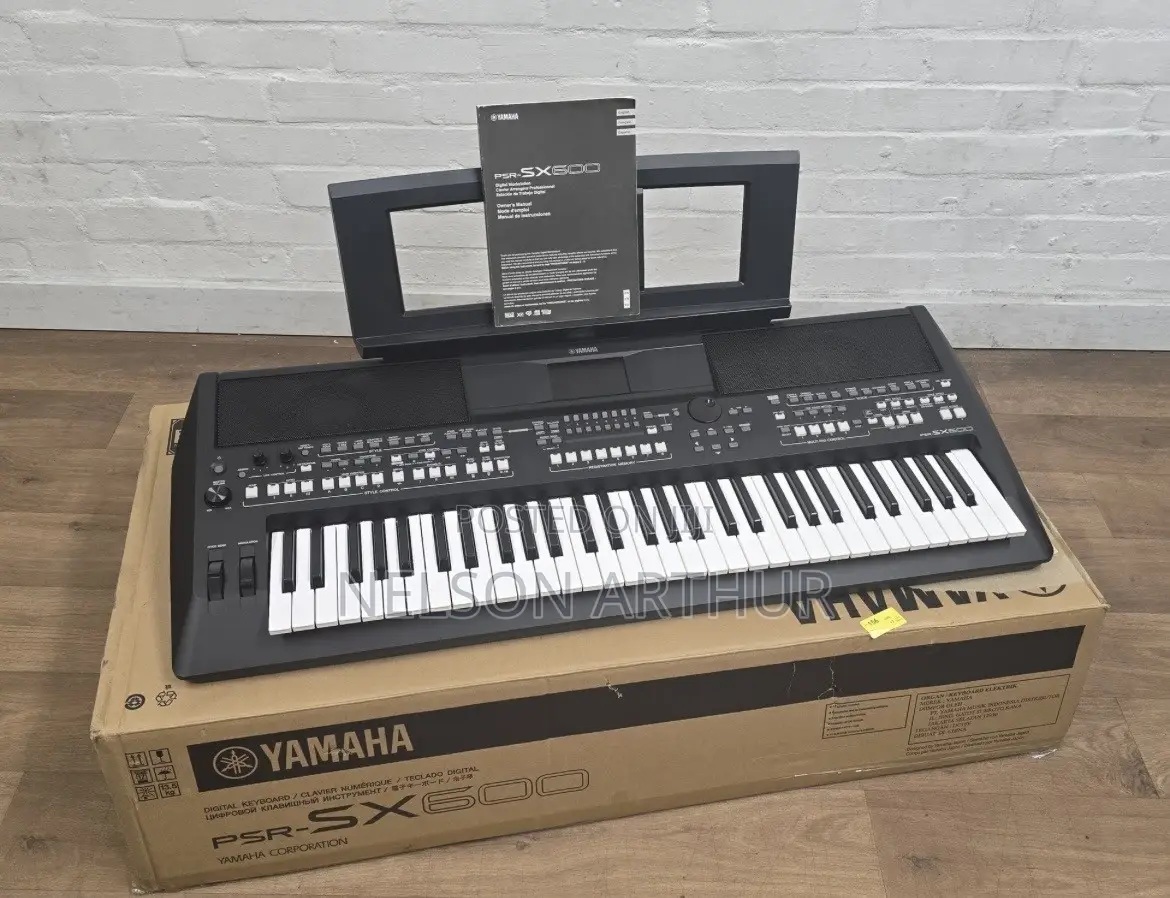 YAMAHA PSR Sx 600