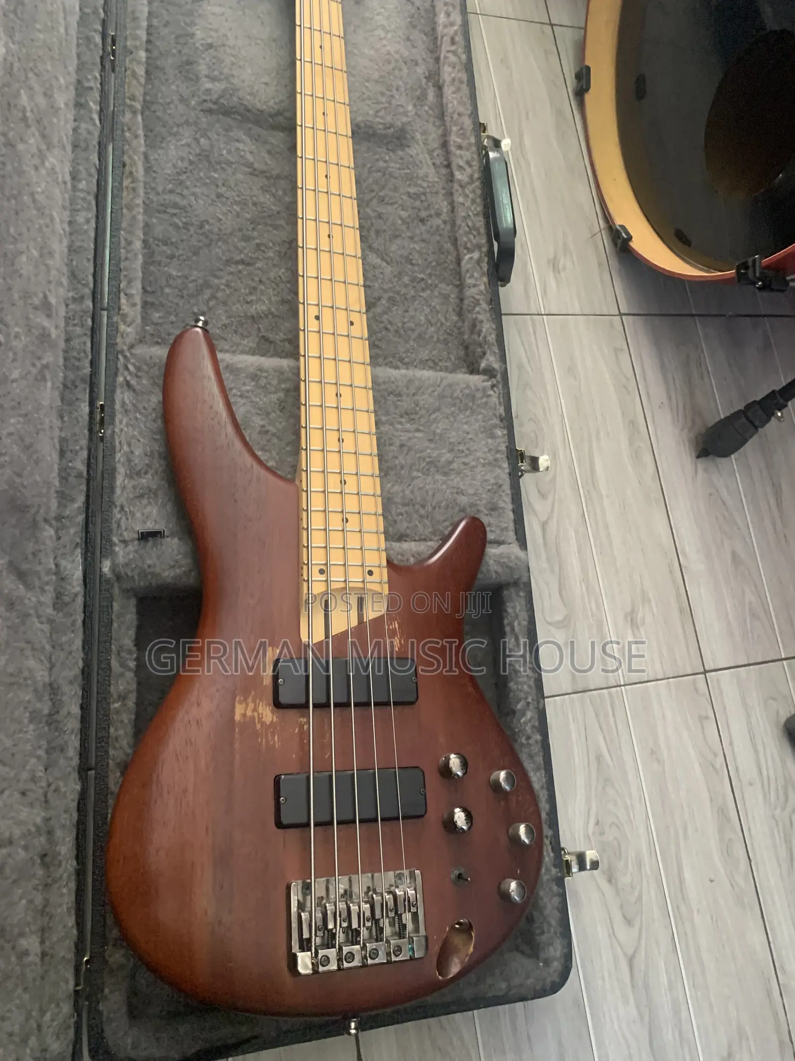 Ibanez (Sdgr ) Guitar