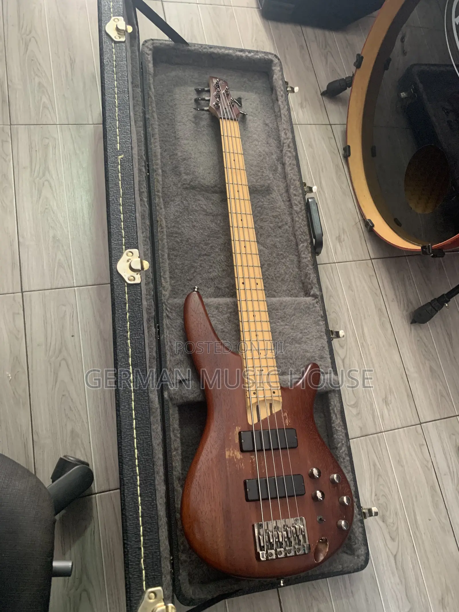 Ibanez (Sdgr ) Guitar