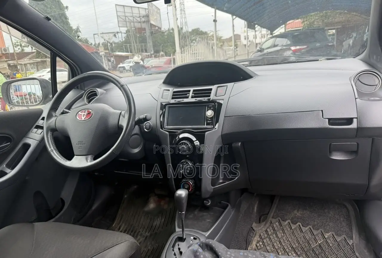 Toyota Vitz 2010 Gray