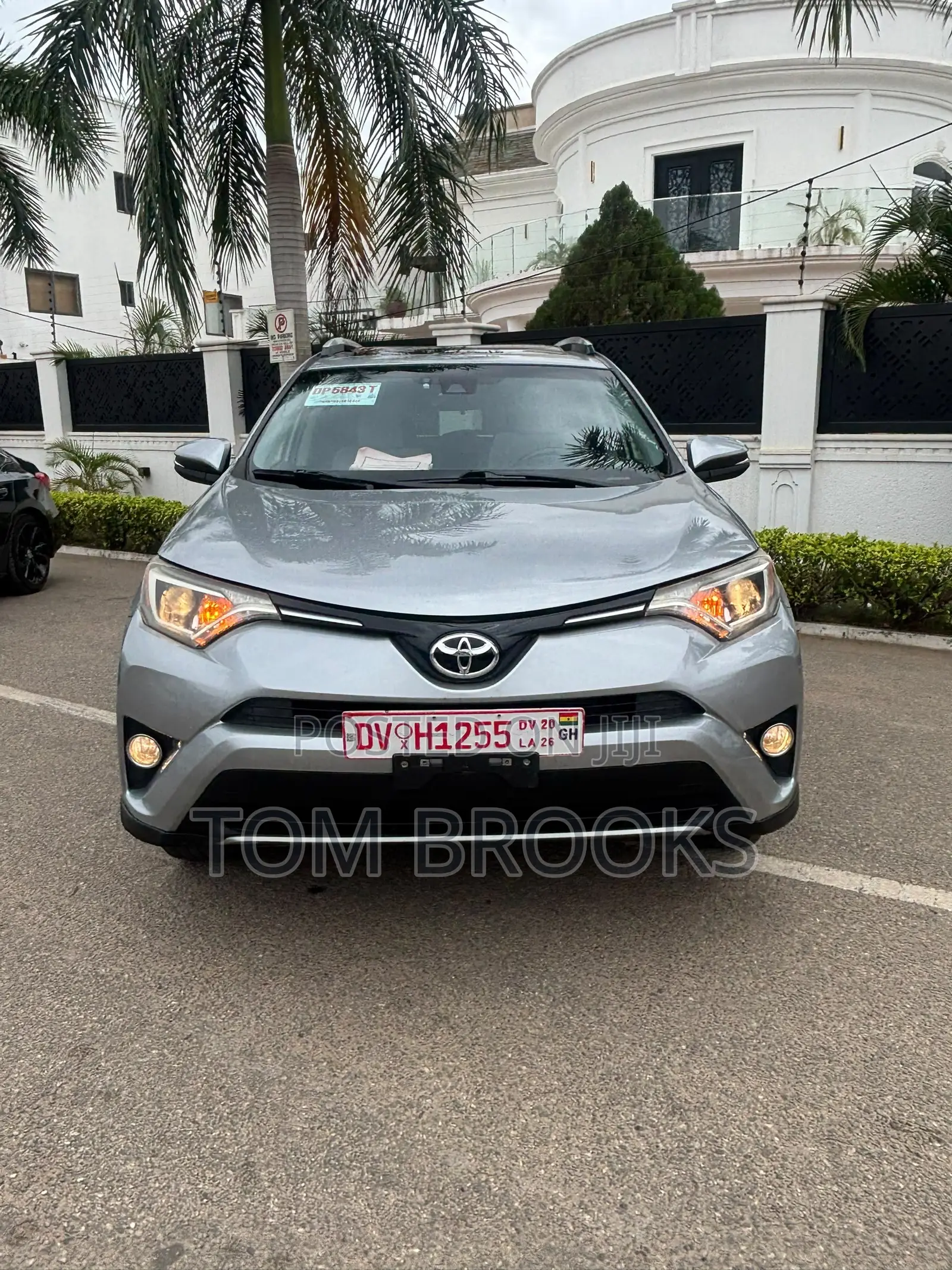Toyota RAV4 XLE 4dr SUV AWD (2.5L 4cyl 6A) 2018 Silver